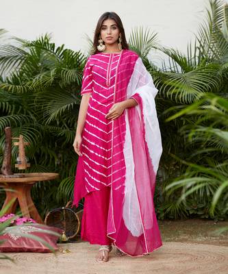 Fuschia Leheriya Kurta With Solid Pallazos And Ombre Dupatta 2