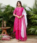 Fuschia Leheriya Kurta With Solid Pallazos And Ombre Dupatta