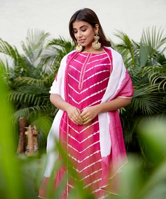 Fuschia Leheriya Kurta With Solid Pallazos And Ombre Dupatta 4