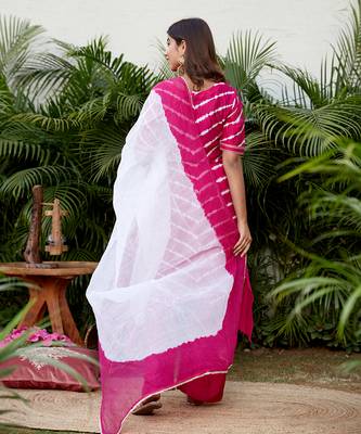 Fuschia Leheriya Kurta With Solid Pallazos And Ombre Dupatta 5