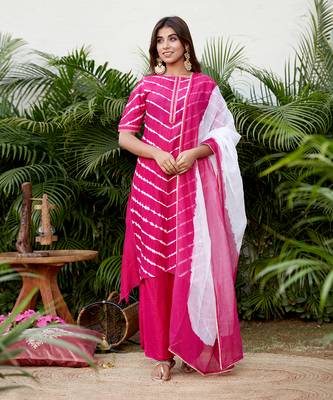 Fuschia Leheriya Kurta With Solid Pallazos And Ombre Dupatta 7