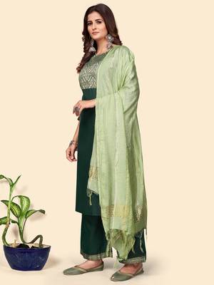 Vbuyz Women'S Printed Straight Cotton Blend Green Stitched Kurta Palazzo With Dupatta 5