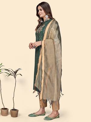 Vbuyz Women'S Print & Embroidered Straight Cotton Blend Green Stitched Kurta Pant With Dupatta 5
