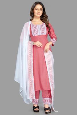 Style Samsara Cotton Blend Printed Kurta, Pant and Dupatta Set 1