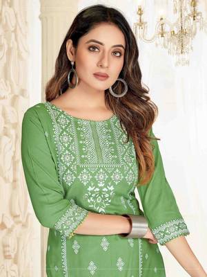 Style Samsara Kurta and Pant Set With Antique Print 2