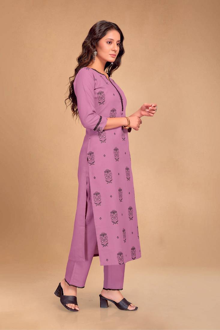 Style Samsara Foil Printed cotton blend kurti with pant