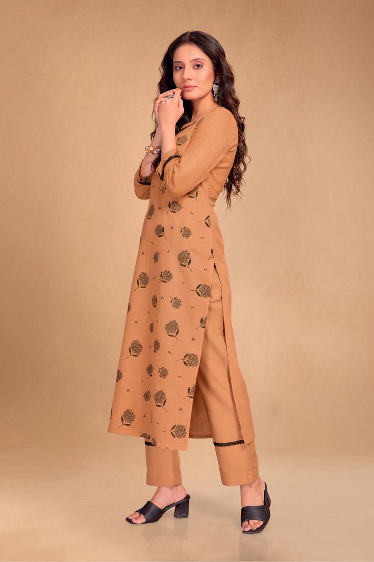 Style Samsara Foil Printed cotton blend kurti with pant