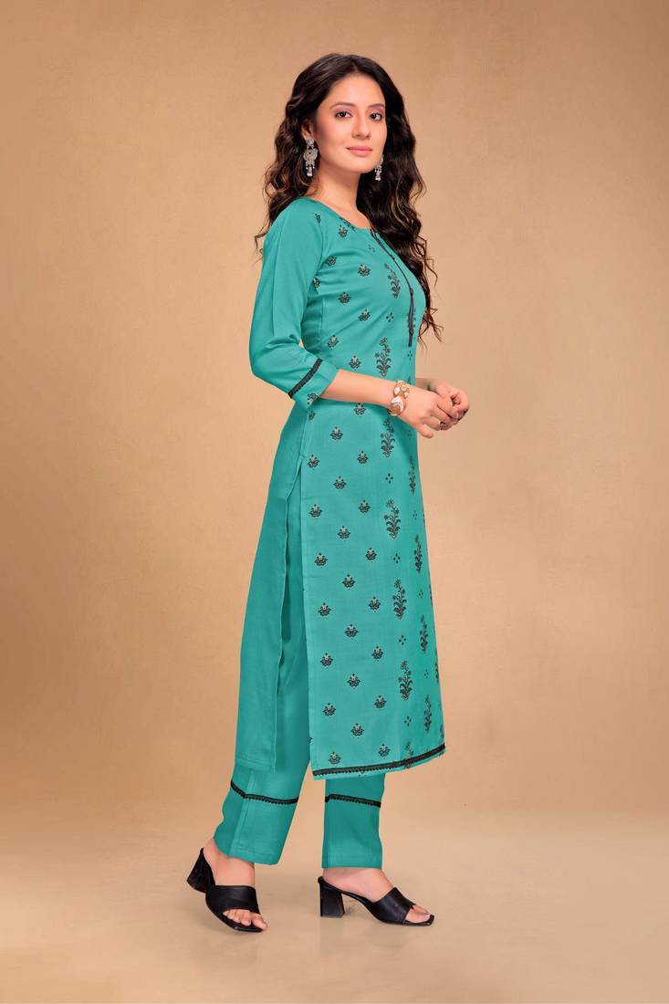 Style Samsara Foil Printed cotton blend kurti with pant