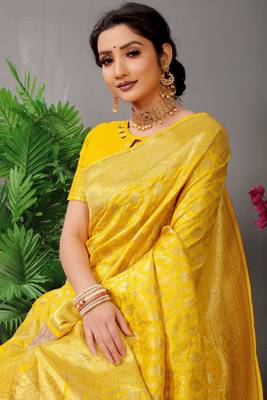 Yellow Woven silk blend Saree With Blouse 3