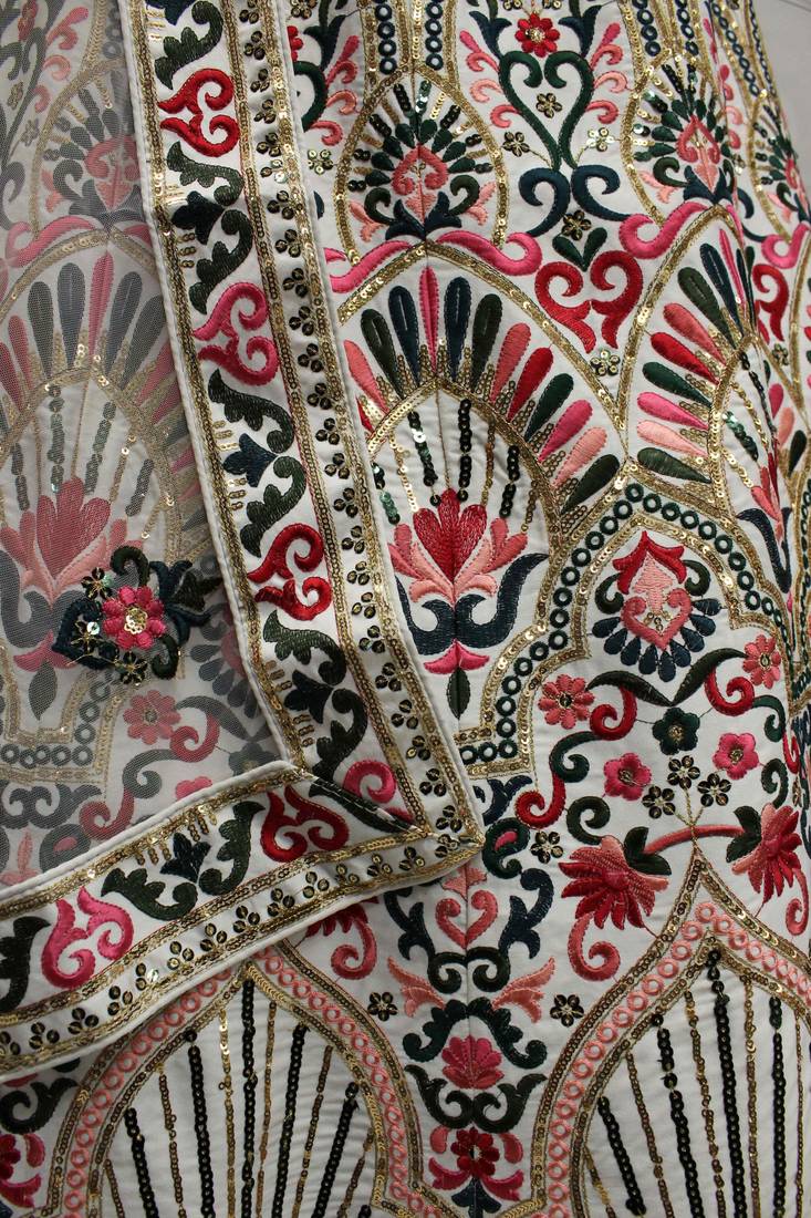 WHITE & GREEN THREAD AND SEQUINS EMBROIDERED GEORGETTE FESTIVE & PARTY WEAR SEMI STITCHED LEHENGA