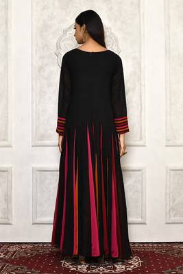 Black embroidered georgette kurta &-sets 4