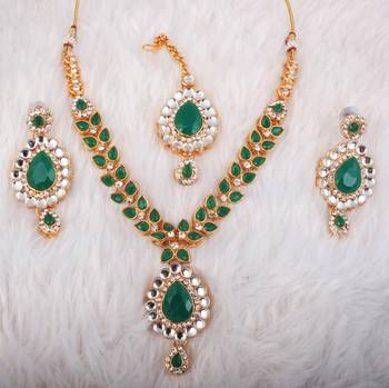 Green cubic zirconia necklaces 2