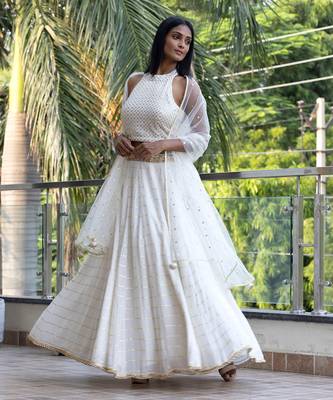 Long Skirt With Halter-Sleeved Blouse And Dupatta Set 6