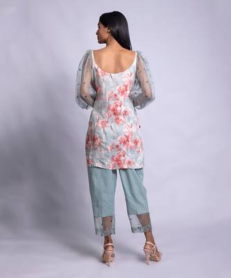 Medly Of Dove-Grey And Coral-Red Tunic With Straight Pants And A Dupatta 4