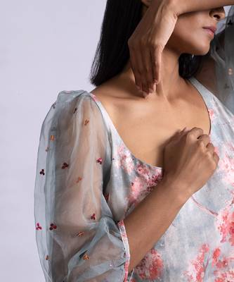 Medly Of Dove-Grey And Coral-Red Tunic With Straight Pants And A Dupatta 5
