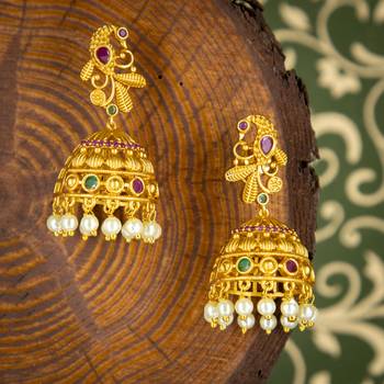 Gold emerald   jhumkas 1