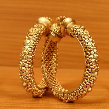 Gold bangles-and-bracelets 4