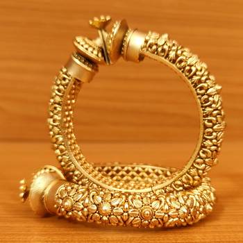 Gold bangles-and-bracelets 5