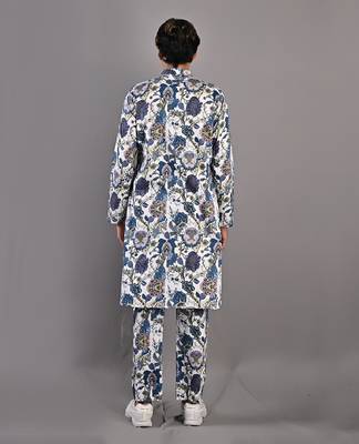 Blue & White Daemyn 4
