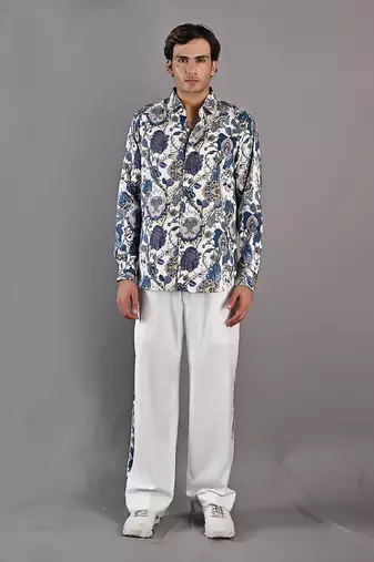 Blue & White Avel