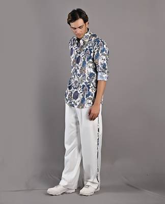 Blue & White Avel 4