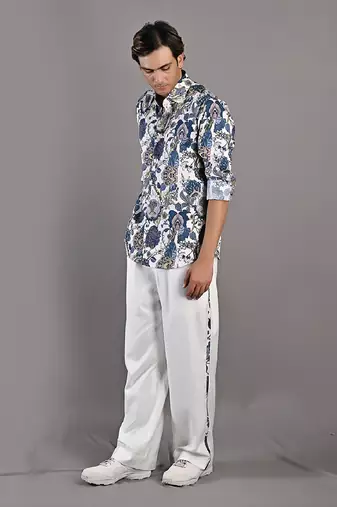 Blue & White Avel