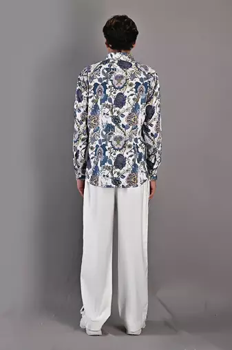 Blue & White Avel