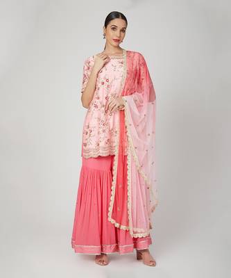 Fuchisa Kurta With Sharara Set 1