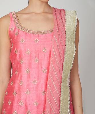 Fuchisa Kurta With Sharara Set 8