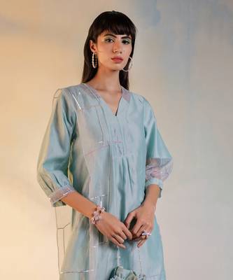 Sequin Placket Kurta With Pleated Pants  2