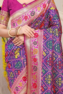 Navy Blue Patola Silk Multicolor Woven Patola Saree 4