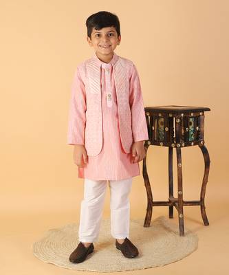 Pattern Cut Bandi with Kurta and Pyjama 1