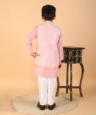 Pattern Cut Bandi with Kurta and Pyjama 7