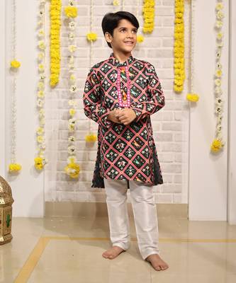 Dark Green Patola Print Kurta with ablawork collar 3