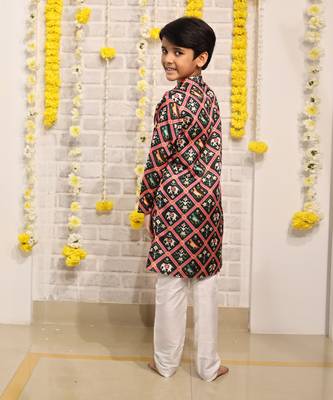 Dark Green Patola Print Kurta with ablawork collar 4