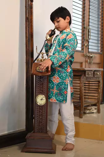 Green Patola Print Kurta with ablawork collar