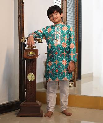 Green Patola Print Kurta with ablawork collar 1