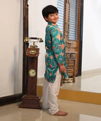 Green Patola Print Kurta with ablawork collar 4