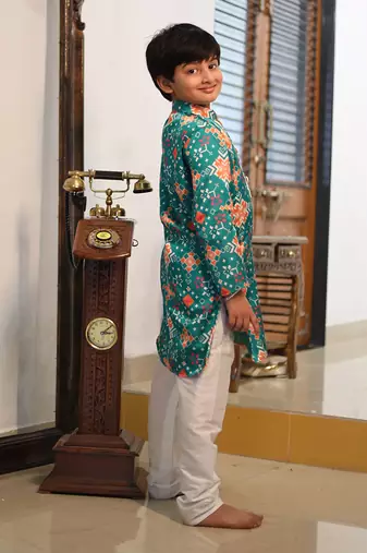 Green Patola Print Kurta with ablawork collar