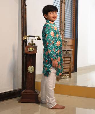 Green Patola Print Kurta with ablawork collar 5