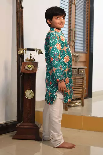 Green Patola Print Kurta with ablawork collar