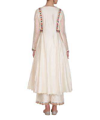 Ivory Embroidery Suit Set 3