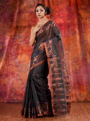 Grey Blended Cotton handwoven saree with zari border 4