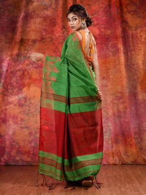 Green Blended Cotton handwoven saree with texture design 4