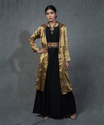 Golden Hand Embroidered Trenchcoat Gown Belt Set 1