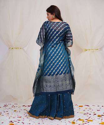 SHADING OF YALE BLUE AND PRUSSIAN BLUEKAFTAAN 3