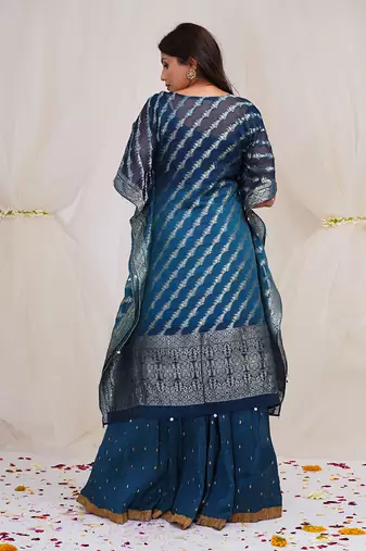 SHADING OF YALE BLUE AND PRUSSIAN BLUEKAFTAAN