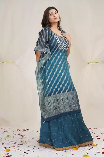 SHADING OF YALE BLUE AND PRUSSIAN BLUEKAFTAAN