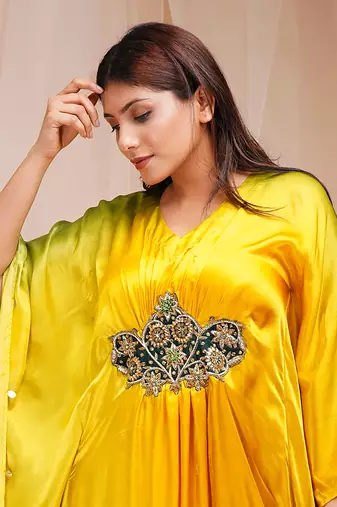 4D DYEING OF BRIGHT YELLOW AND GOLF GRRENKAFTAAN