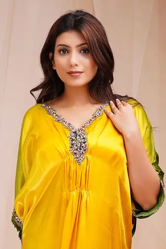 4D DYEING OF BRIGHT YELLOW AND GOLF GRRENKAFTAAN